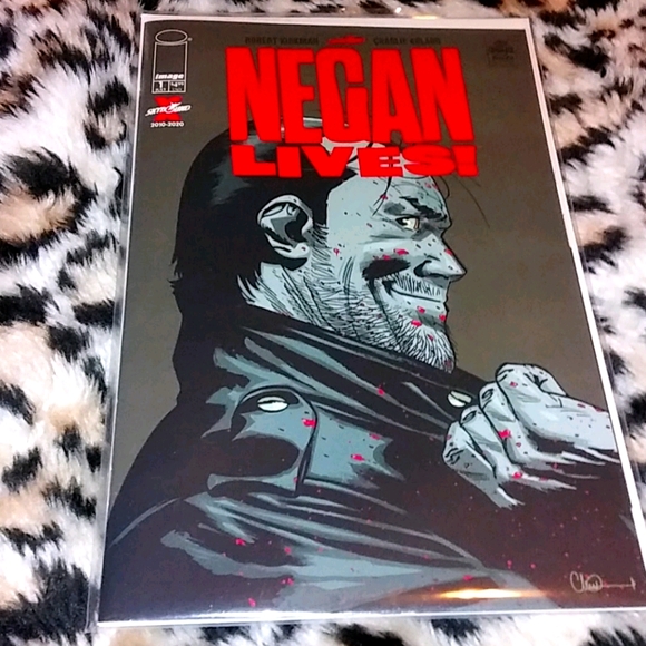 🔥NEW Negan Lives Comic - Picture 1 of 3